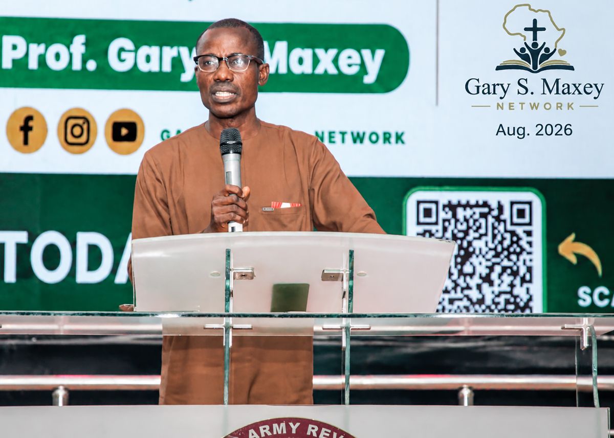 A minister preaching at the Awake, Nigeria! conference